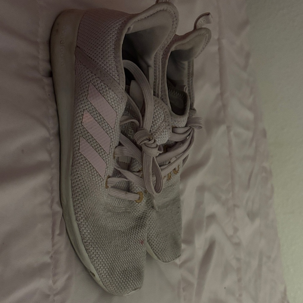 Adidas Women's Light Gray Sneakers